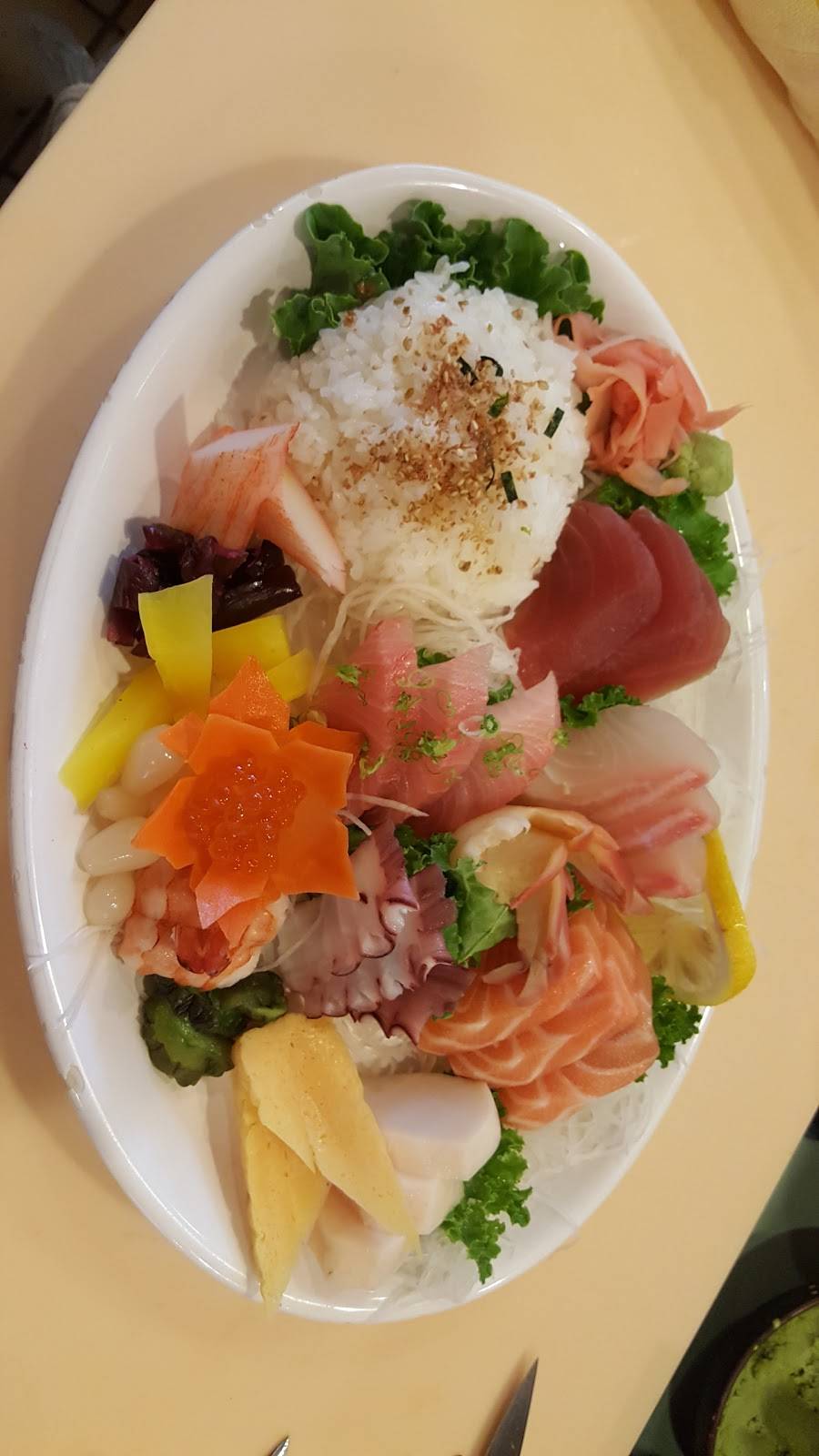 Yoko Sushi | restaurant | 2946 Chain Bridge Rd # J, Oakton, VA 22124, USA | 7032556644 OR +1 703-255-6644