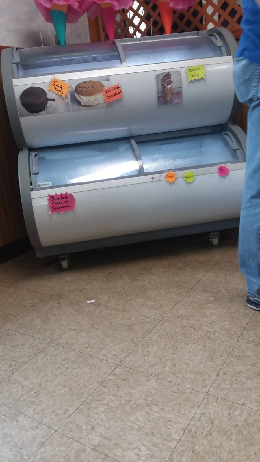 Little Twirl Dairy Bar | restaurant | 58 W Main St, Livonia, IN 47108, USA | 8127554000 OR +1 812-755-4000