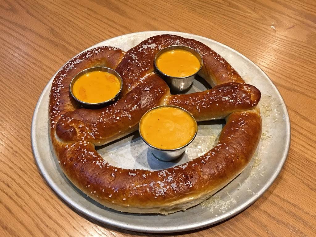 Bison Street Burgers & Brews | restaurant | 1409 Bison Ave NW, Massillon, OH 44647, USA | 3308306418 OR +1 330-830-6418