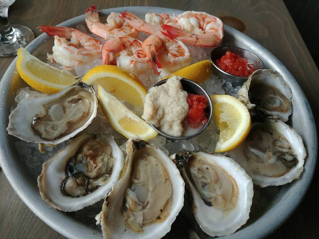 The Mariner | restaurant | 21 W Main St, Mystic, CT 06355, USA | 8605365200 OR +1 860-536-5200