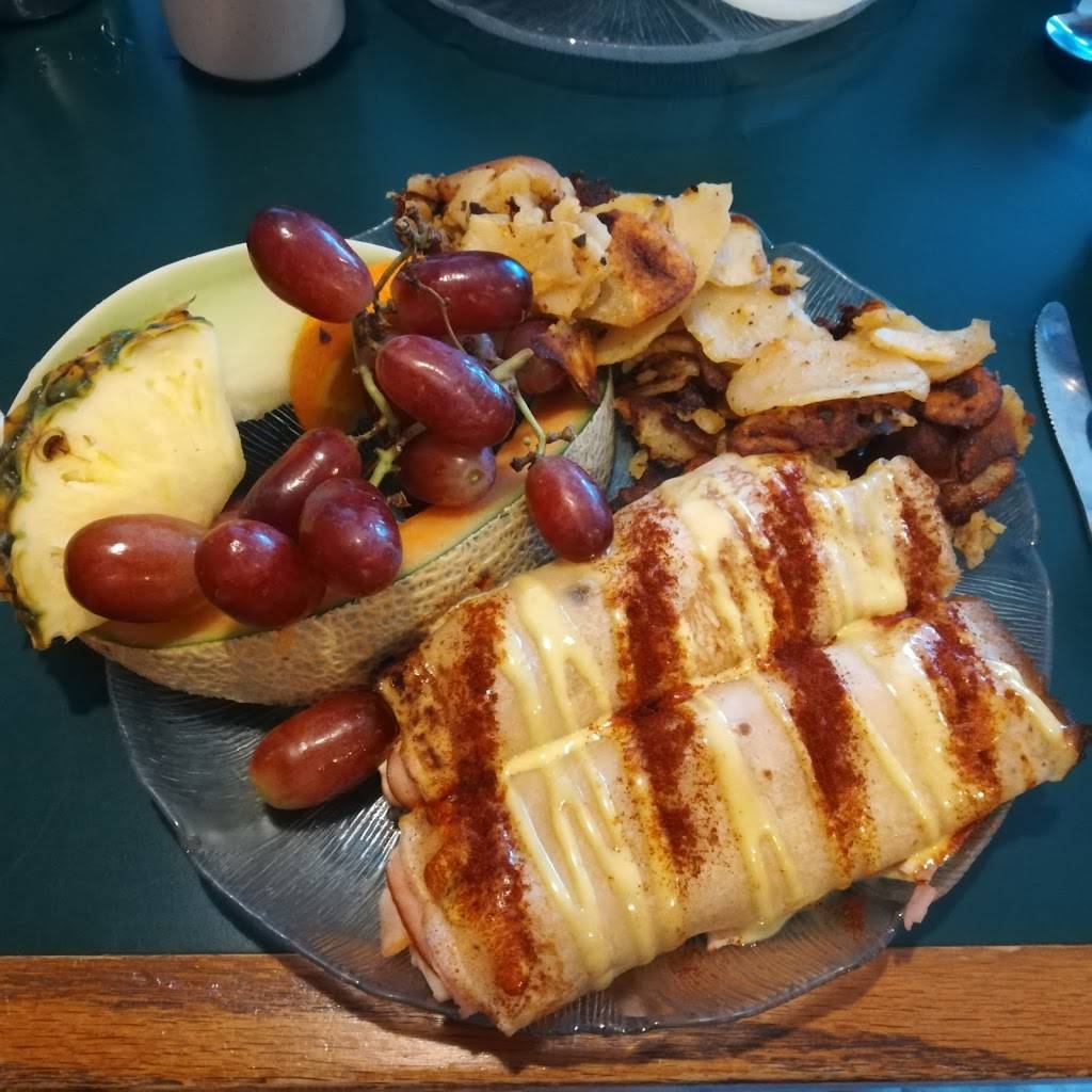 Frog Pond | restaurant | 7390 Gulf Blvd, St Pete Beach, FL 33706, USA | 7273637205 OR +1 727-363-7205