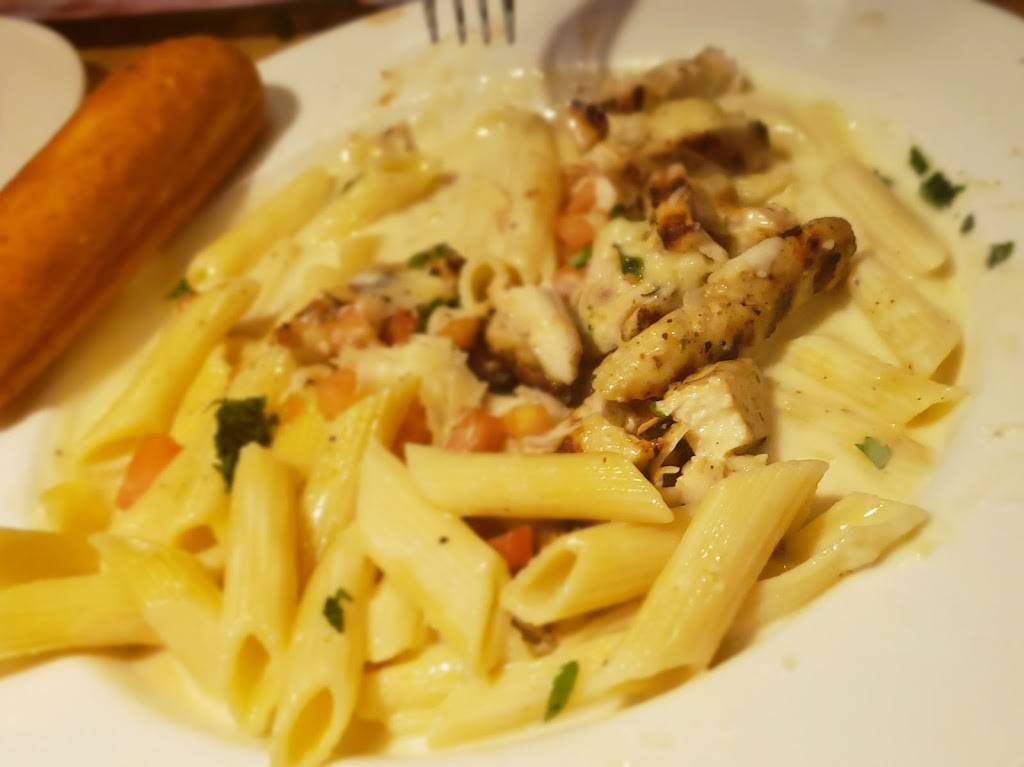 Applebees Grill + Bar | restaurant | 800 Cape Hwy, Raynham, MA 02767, USA | 5088231126 OR +1 508-823-1126