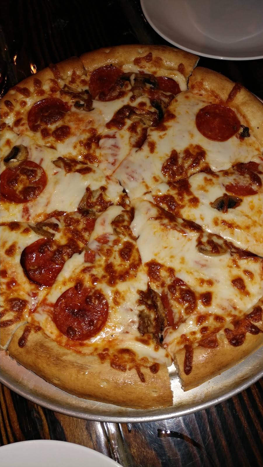 Legends Sports Grill | restaurant | 155 Legends Dr D, Lebanon, TN 37087, USA | 6154444240 OR +1 615-444-4240