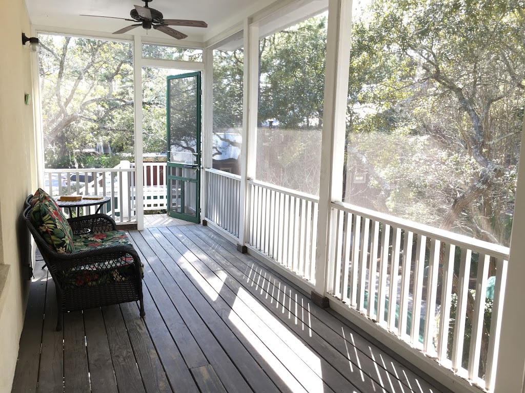 Hibiscus Coffee & Guesthouse | cafe | 85 Defuniak St, Santa Rosa Beach, FL 32459, USA | 8502312733 OR +1 850-231-2733