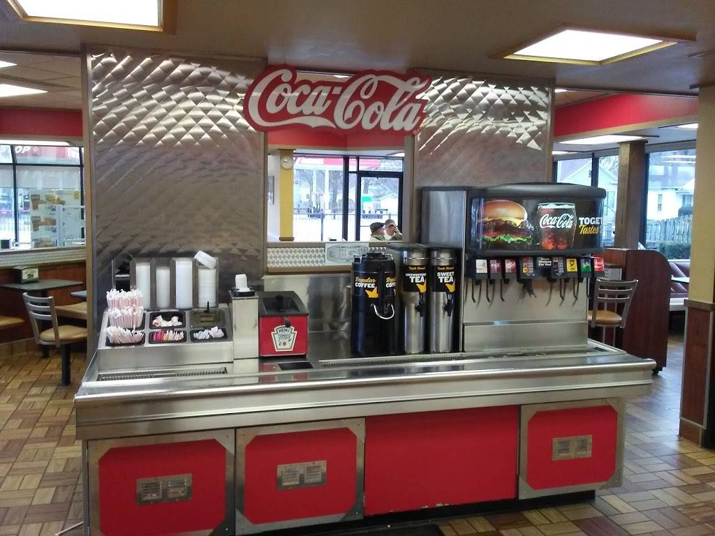 Hardees | restaurant | 454 N Broad St, Carlinville, IL 62626, USA | 2178546871 OR +1 217-854-6871