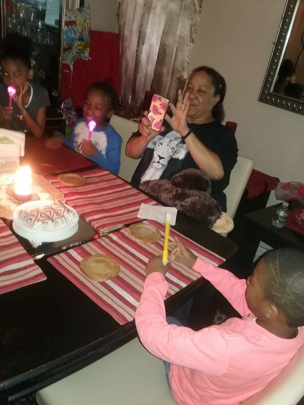 Club 151 Inc | restaurant | 4128 N Broad St, Philadelphia, PA 19140, USA | 2154550330 OR +1 215-455-0330