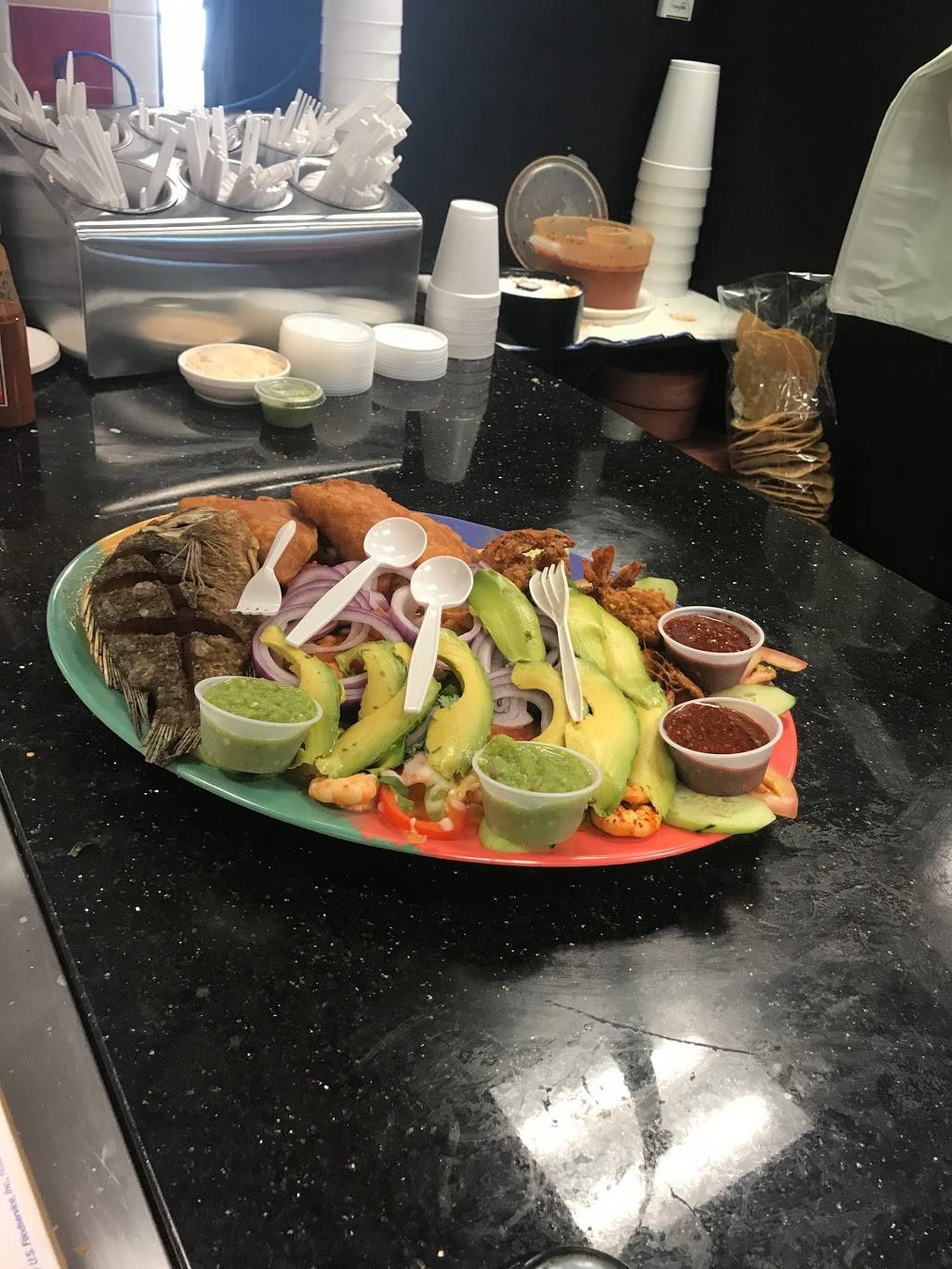 Mariscos La Casuela | restaurant | 1407 Padre St, Bakersfield, CA 93307, USA | 6616191631 OR +1 661-619-1631