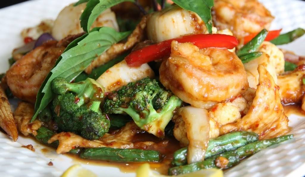 Reiki Sushi & Asian Bistro | restaurant | 239 Danbury Rd, Wilton, CT 06897, USA | 2037628788 OR +1 203-762-8788