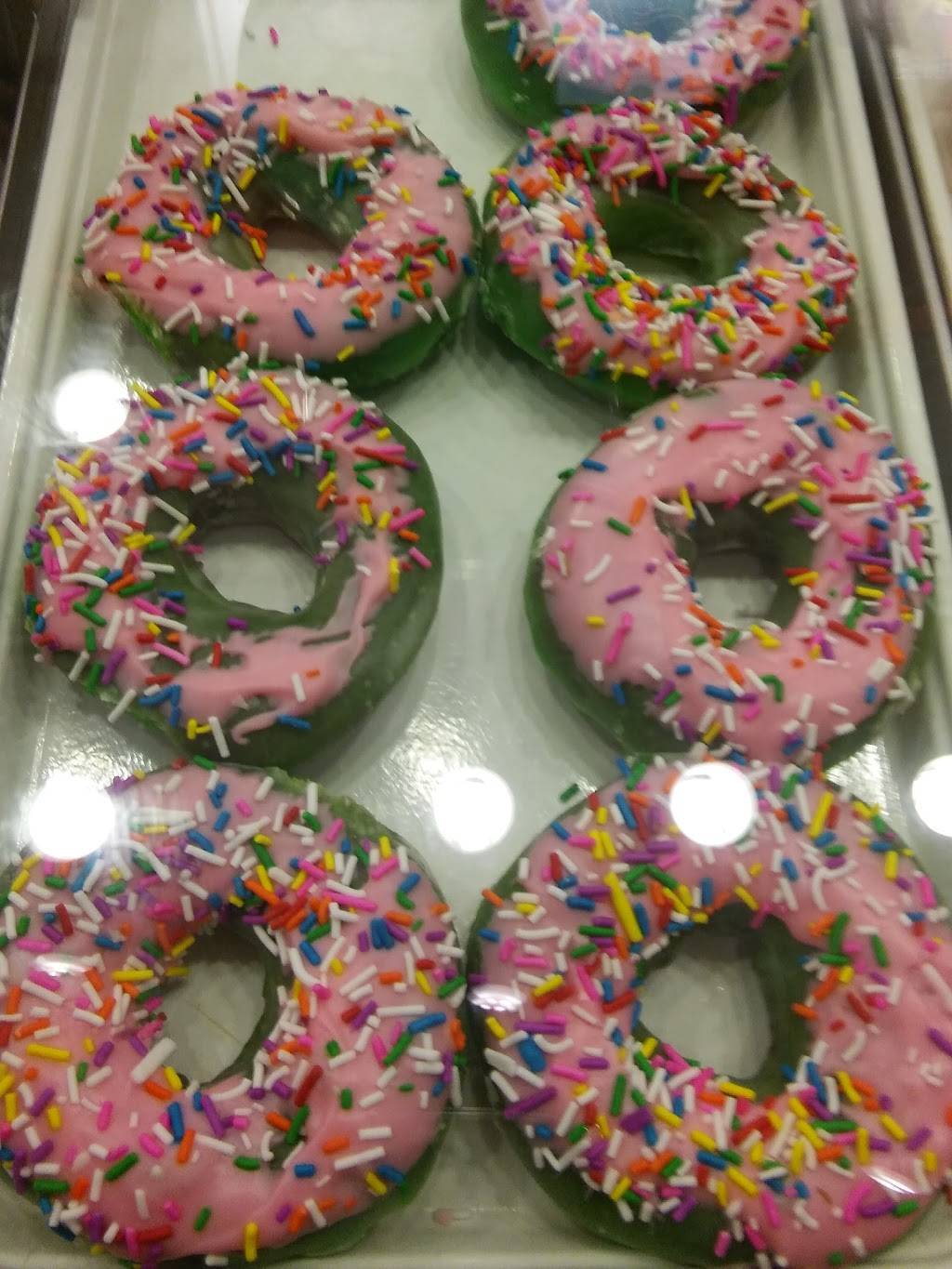 Krispy Kreme | bakery | 1575 Veterans Pkwy, Jeffersonville, IN 47130, USA | 8122887889 OR +1 812-288-7889