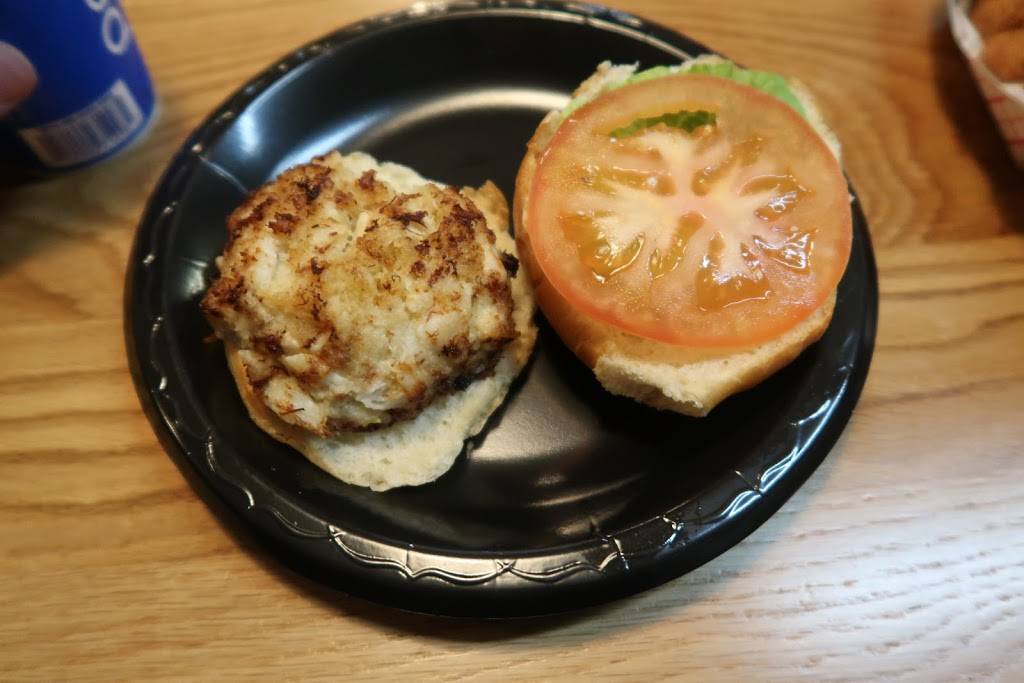 Christophers Crabcake & Deli | meal takeaway | 1362 Naamans Creek Rd, Garnet Valley, PA 19060, USA | 6104850697 OR +1 610-485-0697