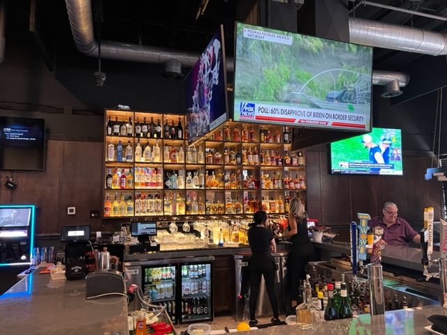 TBird Tavern | restaurant | 13802 N Scottsdale Rd Suite 101, Scottsdale, AZ 85254, USA | 4807020455 OR +1 480-702-0455