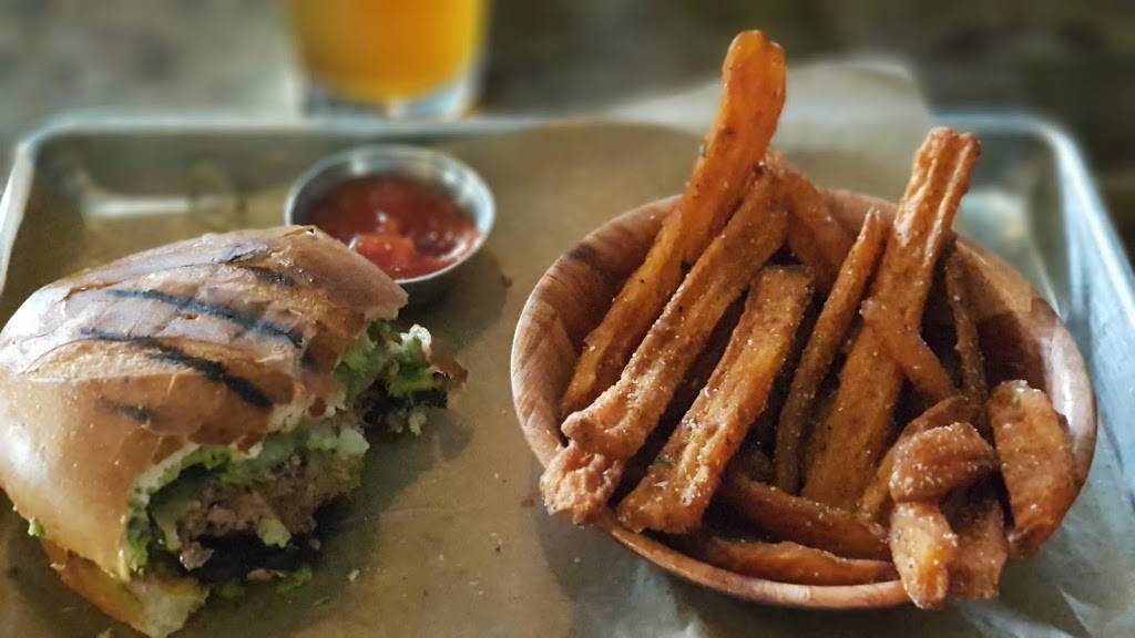 BakeChop | restaurant | 110 Artisan Alley, DeLand, FL 32720, USA | 3868736524 OR +1 386-873-6524