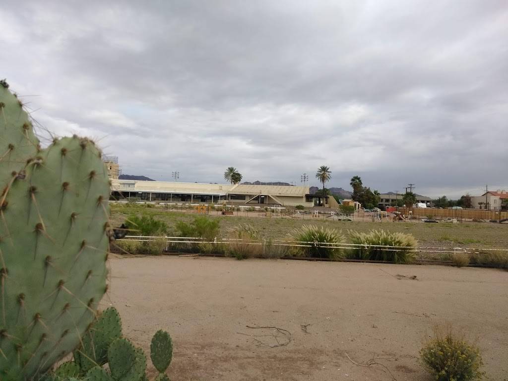 Apache Greyhound Park | restaurant | 220 S Delaware Dr, Apache Junction, AZ 85120, USA | 4809822371 OR +1 480-982-2371