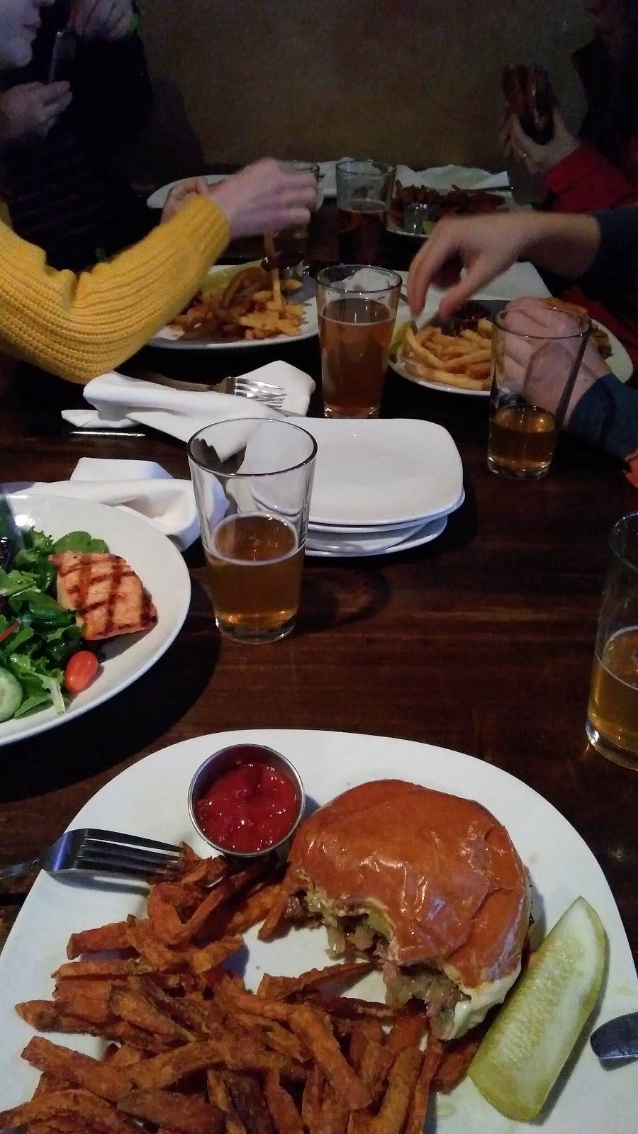 Stats Bar & Grille | restaurant | 77 Dorchester St, Boston, MA 02127, USA | 6172689300 OR +1 617-268-9300