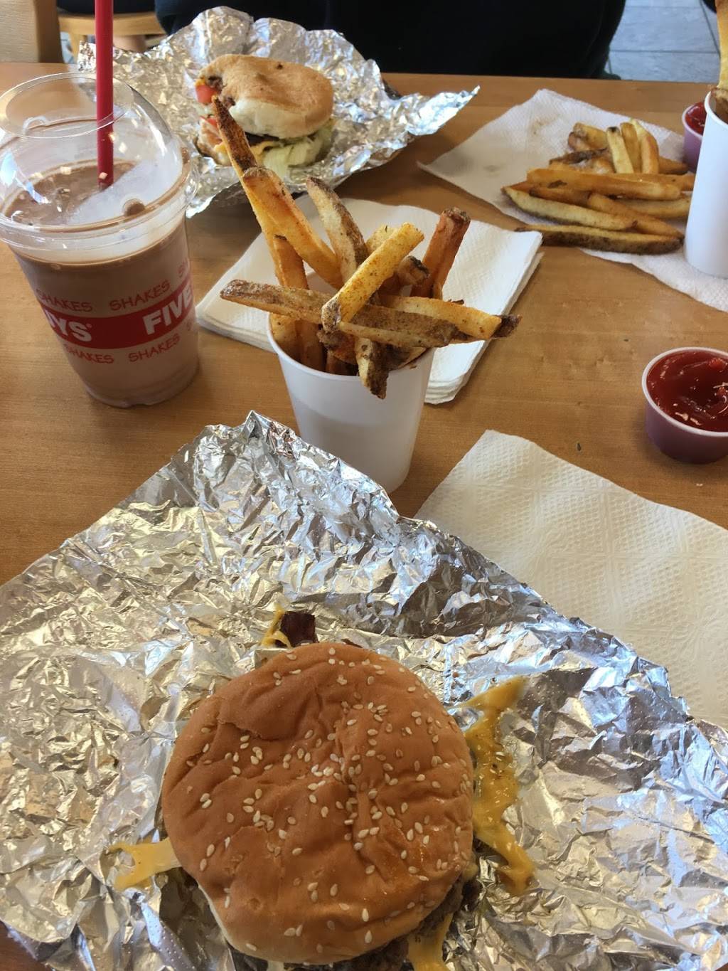 Five Guys | meal takeaway | 278 Scott Swamp Rd, Farmington, CT 06032, USA | 8606777600 OR +1 860-677-7600