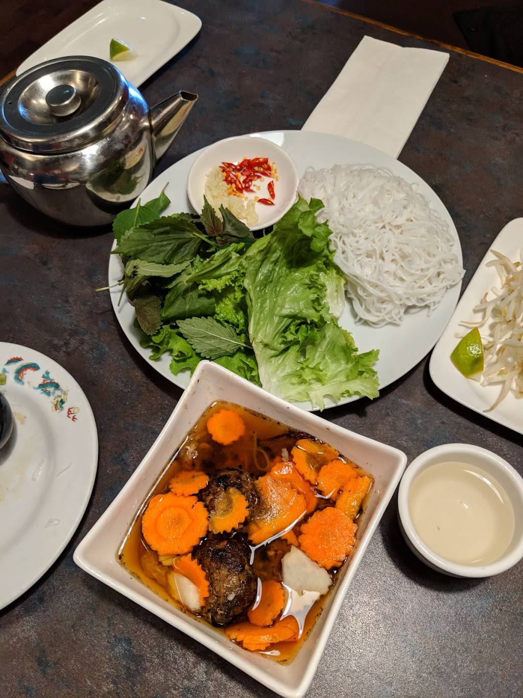 Tonkin Vietnamese | restaurant | 2404 Dufferin St, York, ON M6E 3S8, Canada | 4167841491 OR +1 416-784-1491