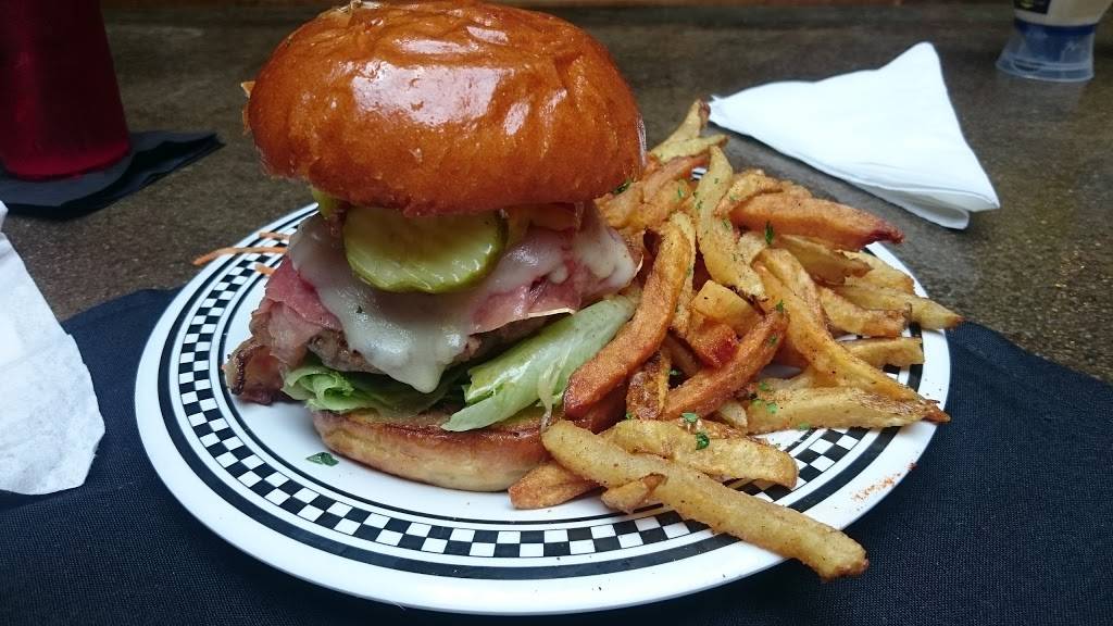 Meat N Greet | restaurant | 11 Jefferson St, Newnan, GA 30263, USA | 7706834664 OR +1 770-683-4664