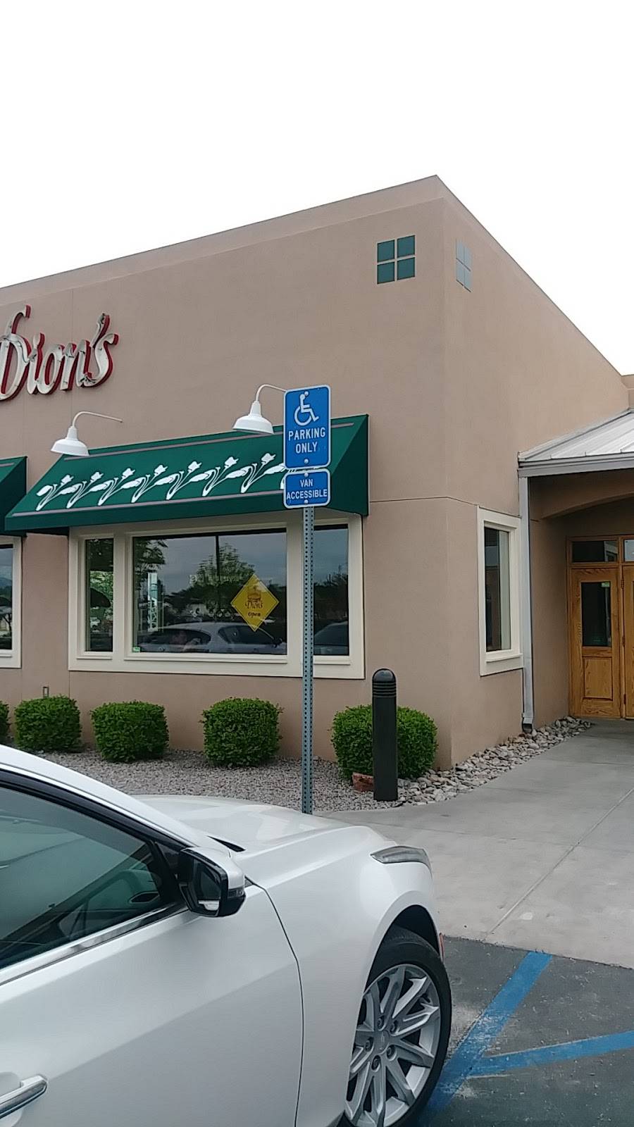 Dions | restaurant | 121 Coors Blvd NW, Albuquerque, NM 87121, USA | 5058313131 OR +1 505-831-3131