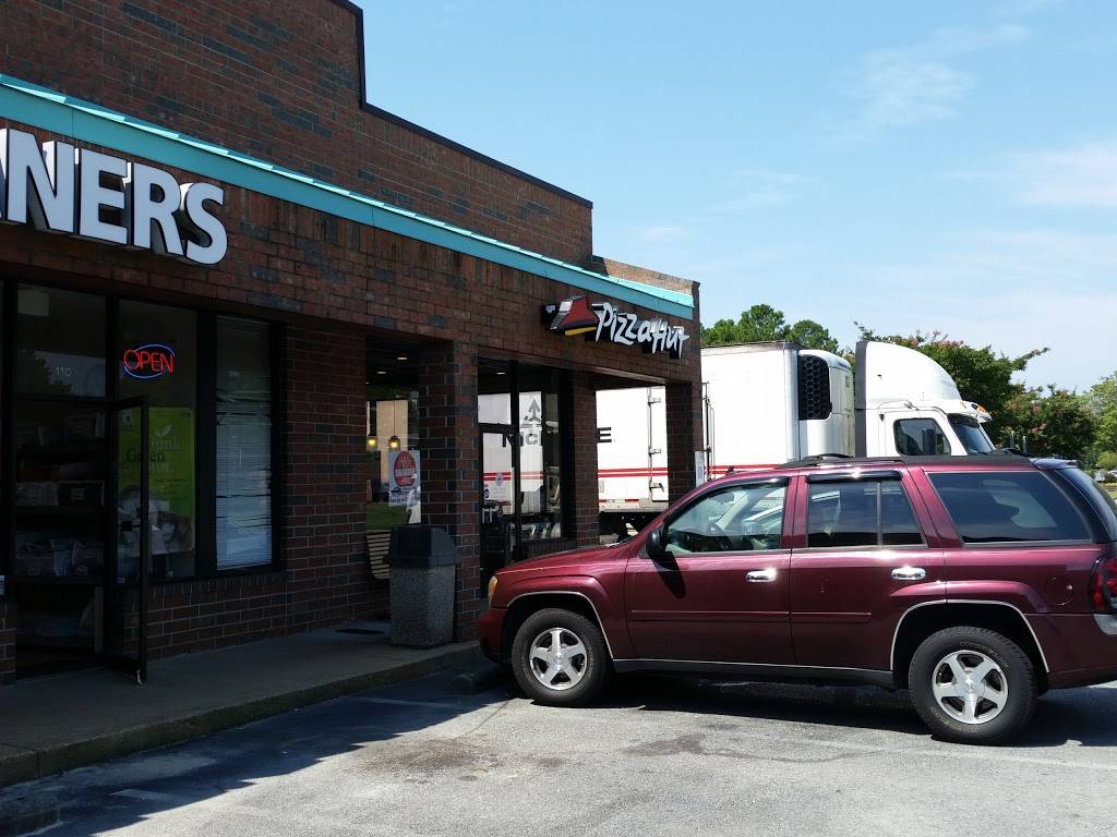 Pizza Hut | meal takeaway | 5390 Wesleyan Dr #11, Virginia Beach, VA 23455, USA | 7575189999 OR +1 757-518-9999