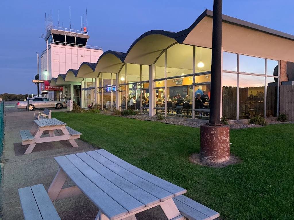 The Apron Restaurant & Spirits | restaurant | 3608 Wildwood Ave, Jackson, MI 49202, USA | 5177833616 OR +1 517-783-3616