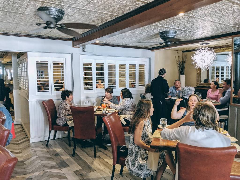 Cassarinos Restaurant | restaurant | 177 Atwells Ave, Providence, RI 02903, USA | 4016484900 OR +1 401-648-4900