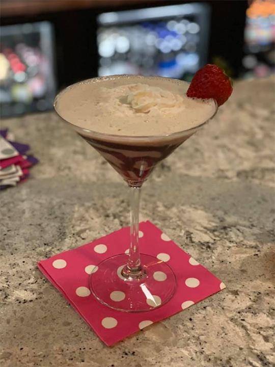 Atlantic & Pacific Pub | night club | 105 S 3rd St, Knoxville, IA 50138, USA | 6418288008 OR +1 641-828-8008