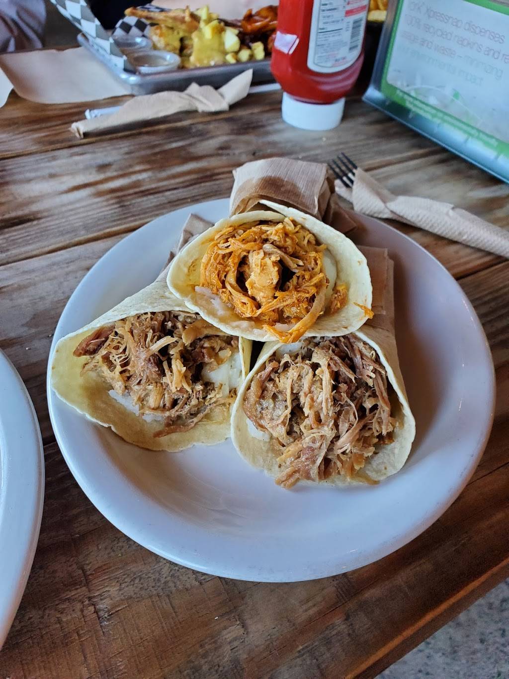 SURF & TURF | restaurant | 1910 Martin St, Pascagoula, MS 39581, USA | 2284715087 OR +1 228-471-5087