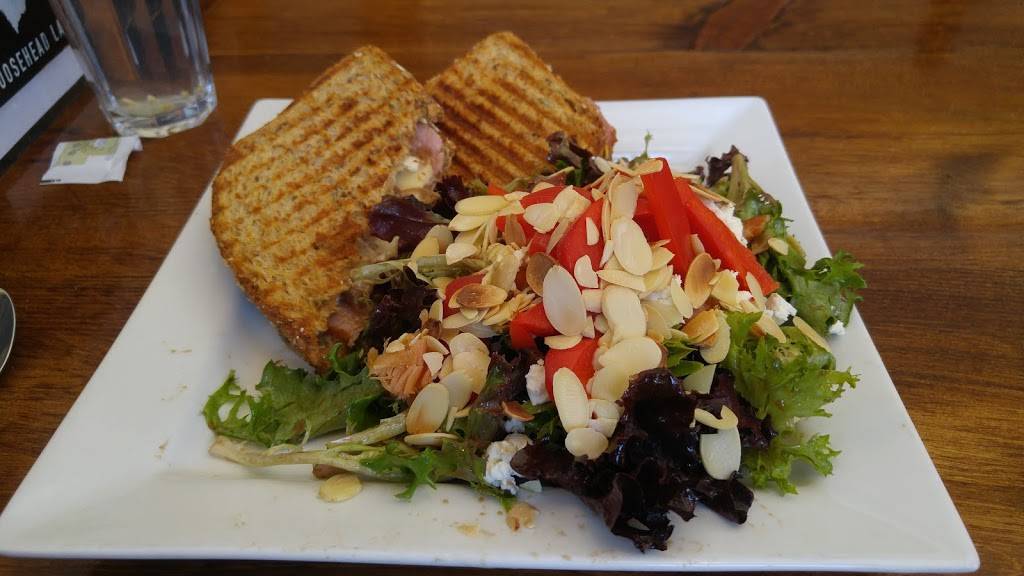 Canoe & Paddle | restaurant | 18 Bridge St, Lakefield, ON K0L 2H0, Canada | 7056511111 OR +1 705-651-1111