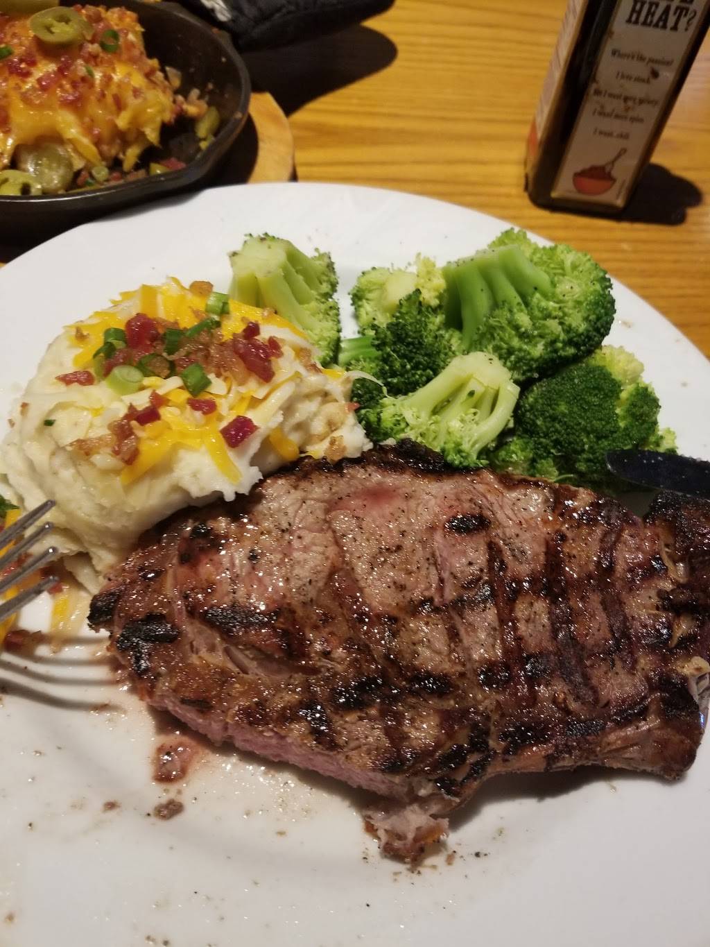 Chilis Grill & Bar | restaurant | 5105 N Belt Hwy, St Joseph, MO 64506, USA | 8162795750 OR +1 816-279-5750