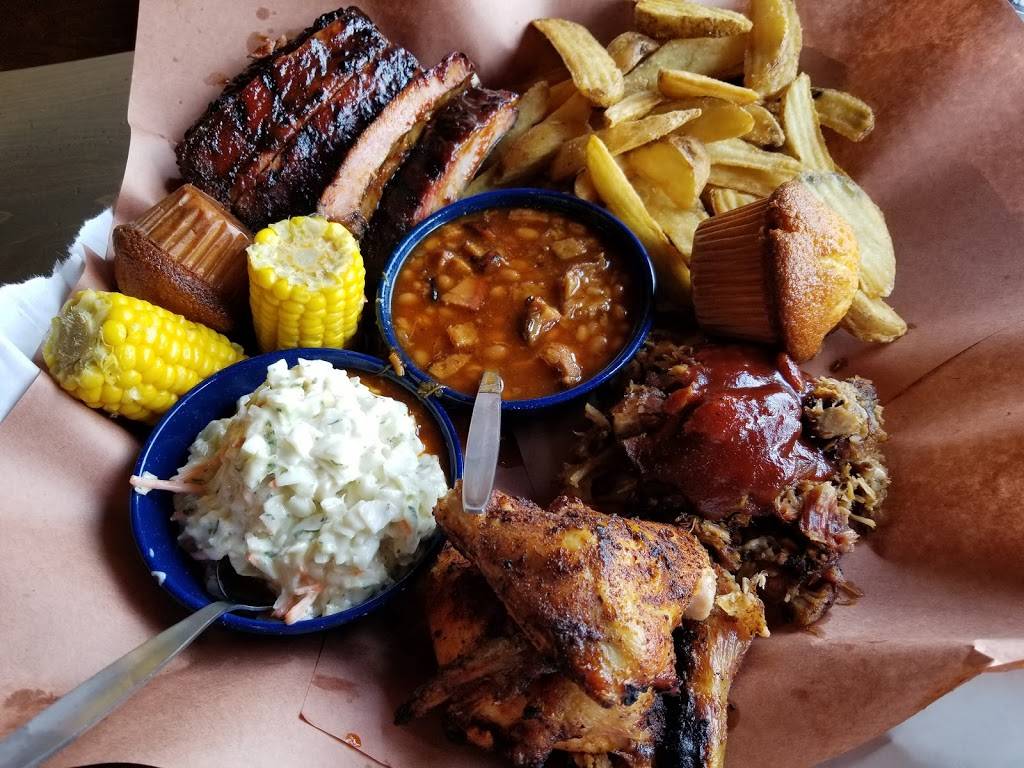 Famous Daves Bar-B-Que | restaurant | 11308 Hwy 55, Plymouth, MN 55441, USA | 7635250500 OR +1 763-525-0500