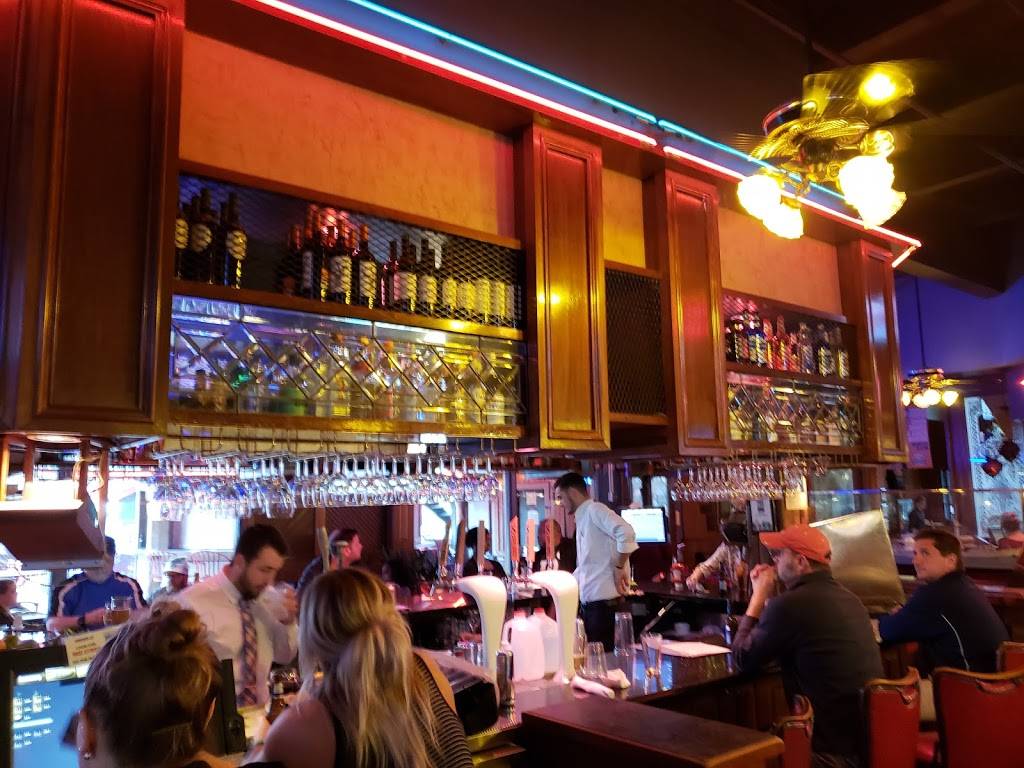 Calhouns On The River | restaurant | 400 Neyland Dr, Knoxville, TN 37902, USA | 8656733355 OR +1 865-673-3355