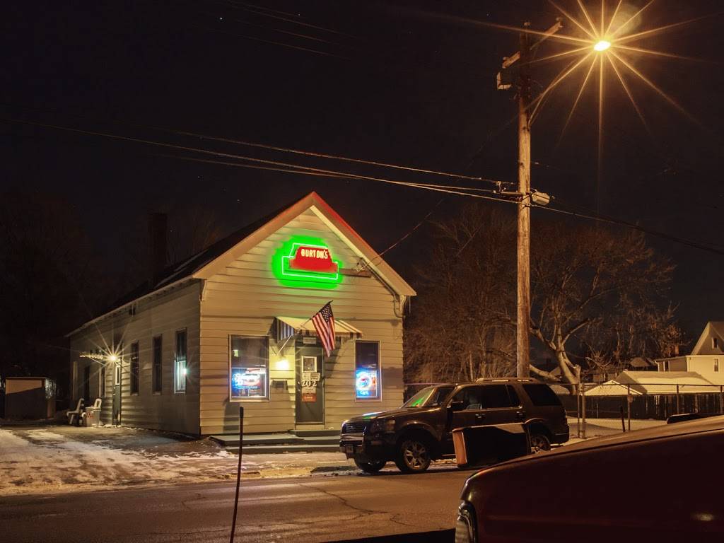 Burtons Restaurant | restaurant | 202 Wood St, West Haven, CT 06516, USA | 2039339929 OR +1 203-933-9929