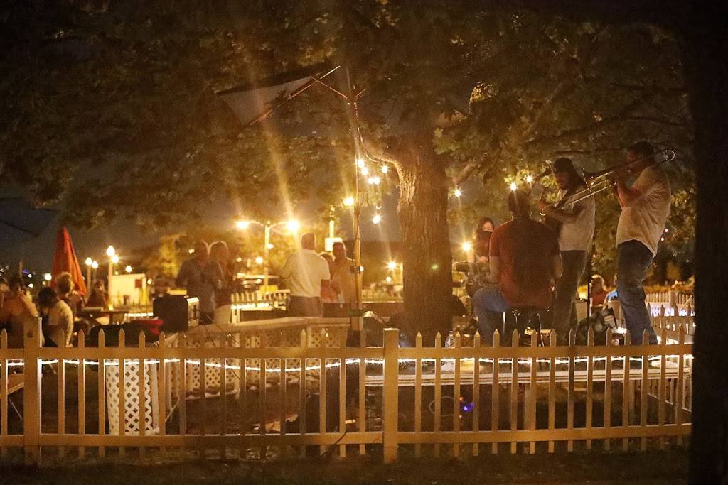 Boat Drinks | restaurant | 600 E Waldron Dr, Chicago, IL 60616, USA | 3128380544 OR +1 312-838-0544