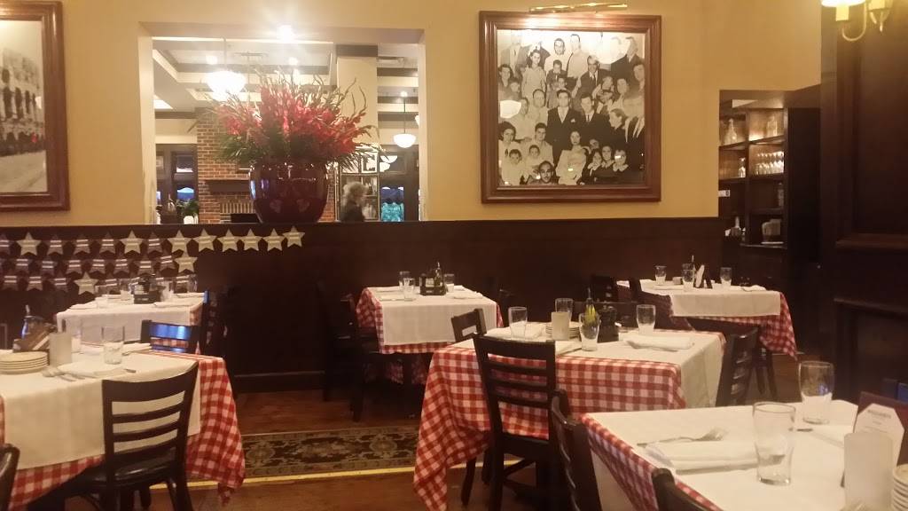Maggianos Little Italy | restaurant | 2500 N Mayfair Rd, Wauwatosa, WI 53226, USA | 4149781000 OR +1 414-978-1000