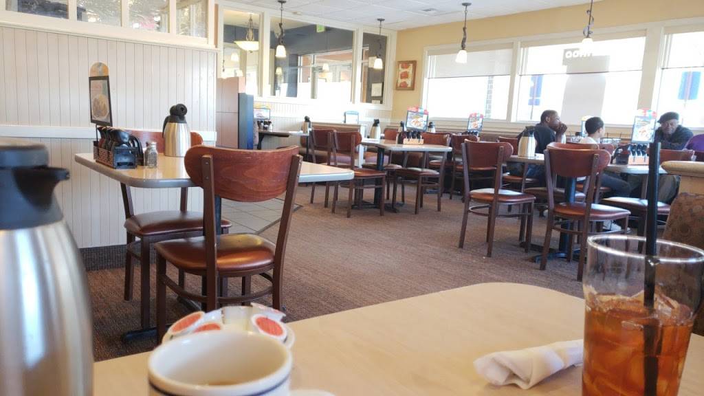 IHOP | bakery | 22707 Rockside Rd, Bedford, OH 44146, USA | 4404394462 OR +1 440-439-4462