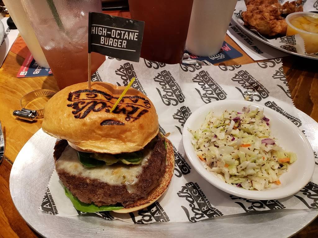 Fords Garage | restaurant | 13193 Levinson Ln #100, Noblesville, IN 46060, USA | 3178783673 OR +1 317-878-3673