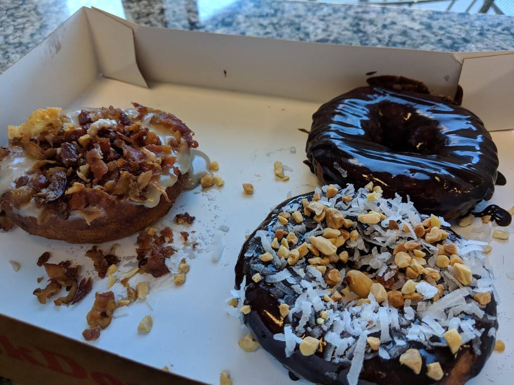 Duck Donuts Willow Lawn | bakery | 1601 Willow Lawn Dr #130, Richmond, VA 23230, USA | 8046731381 OR +1 804-673-1381