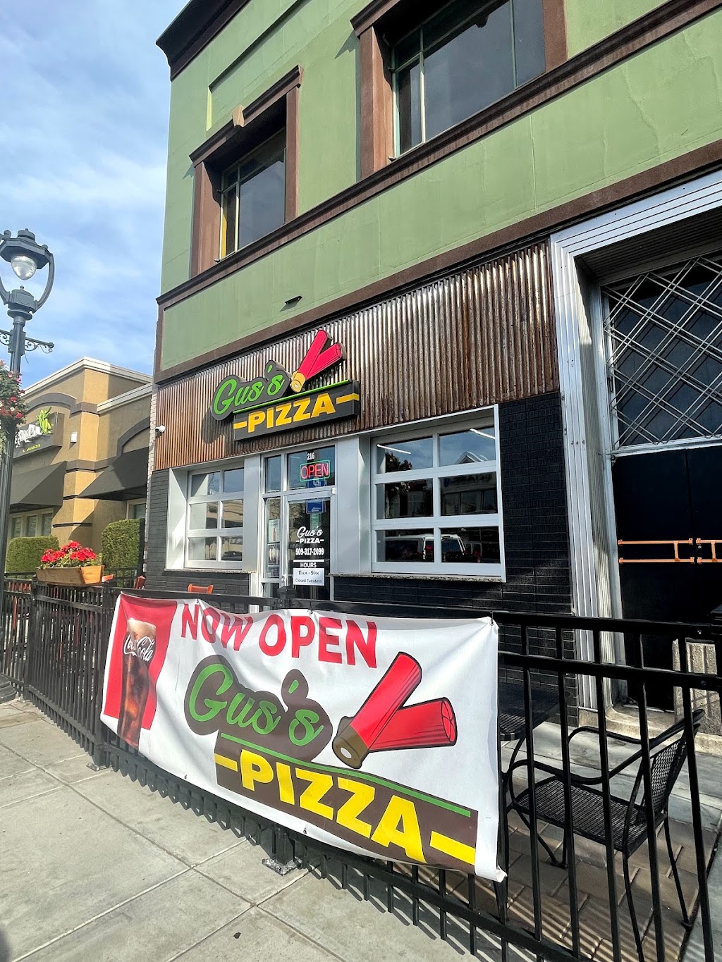 Guss Pizza at the Sports Center | restaurant | 214 E Yakima Ave, Yakima, WA 98901, USA | 5094534647 OR +1 509-453-4647