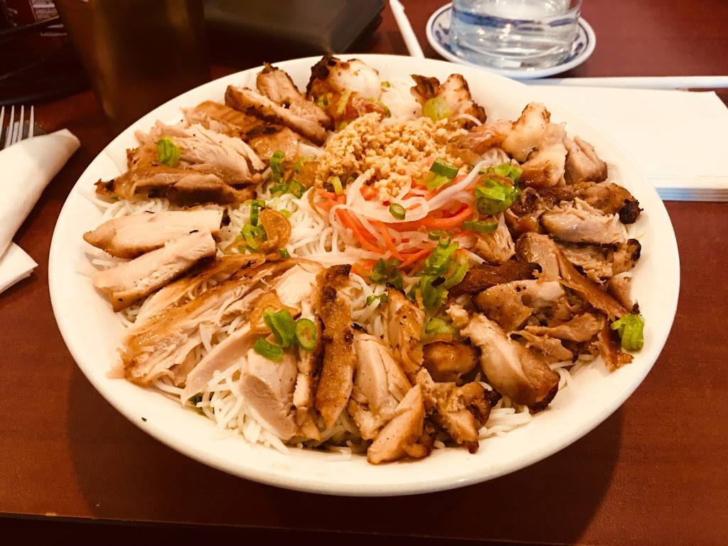 Pho Huong Que | restaurant | 7211 E Independence Blvd, Charlotte, NC 28227, USA | 7045360401 OR +1 704-536-0401