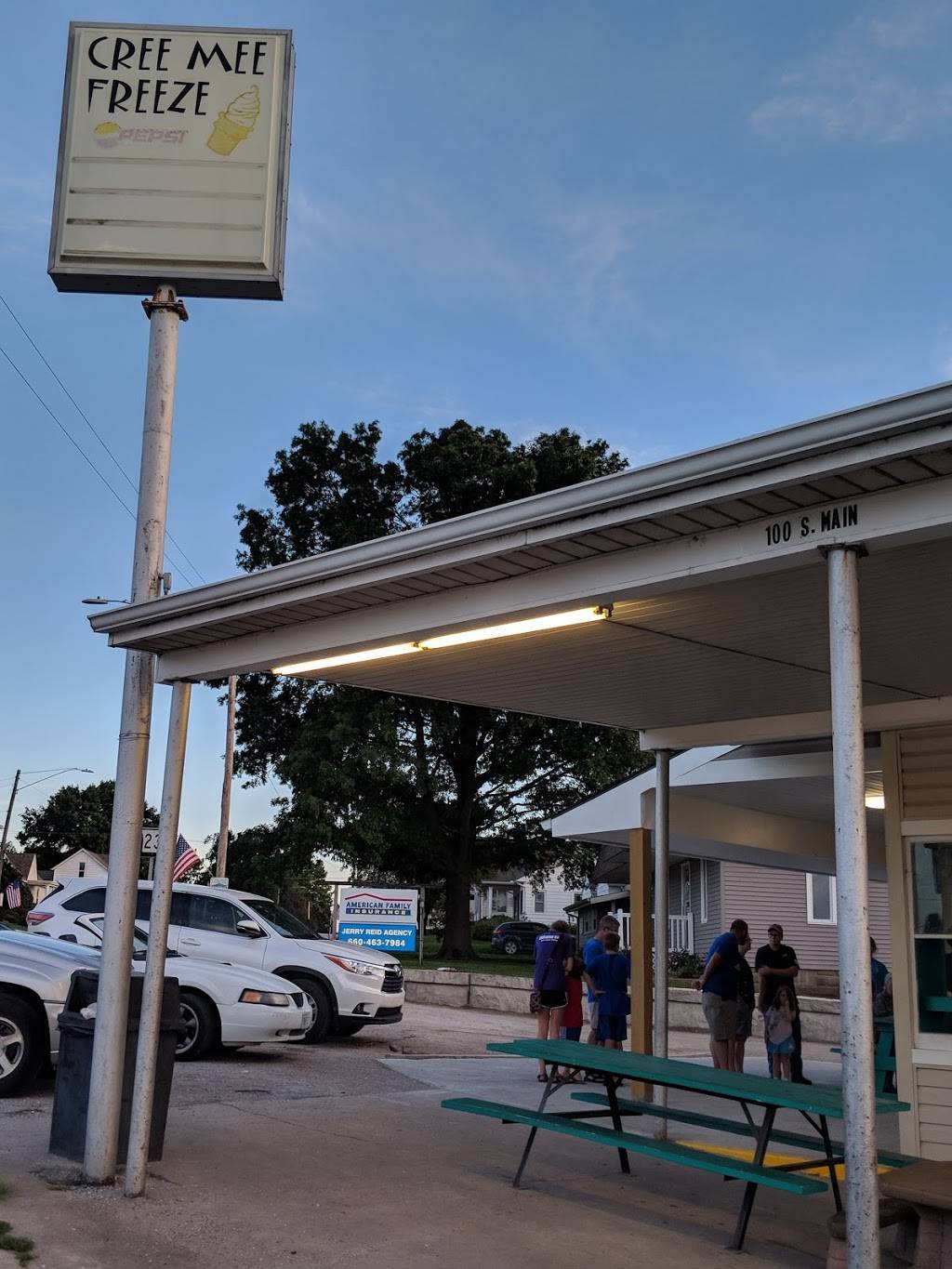 Cree-Mee Freeze | restaurant | 100 S Main St, Concordia, MO 64020, USA | 6604632272 OR +1 660-463-2272