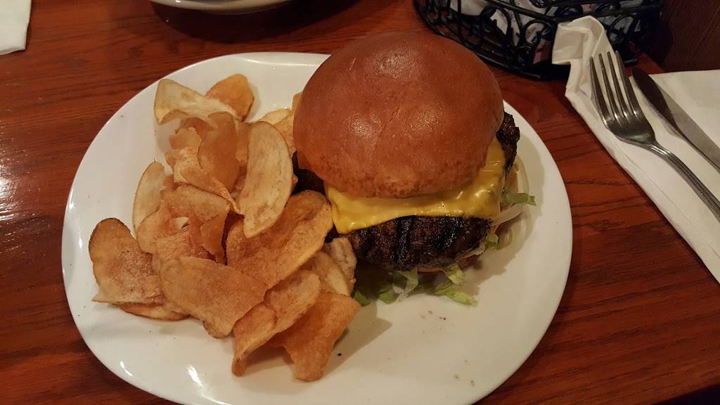 The Lantern Of Lake Forest | restaurant | 768 N Western Ave, Lake Forest, IL 60045, USA | 8472349844 OR +1 847-234-9844