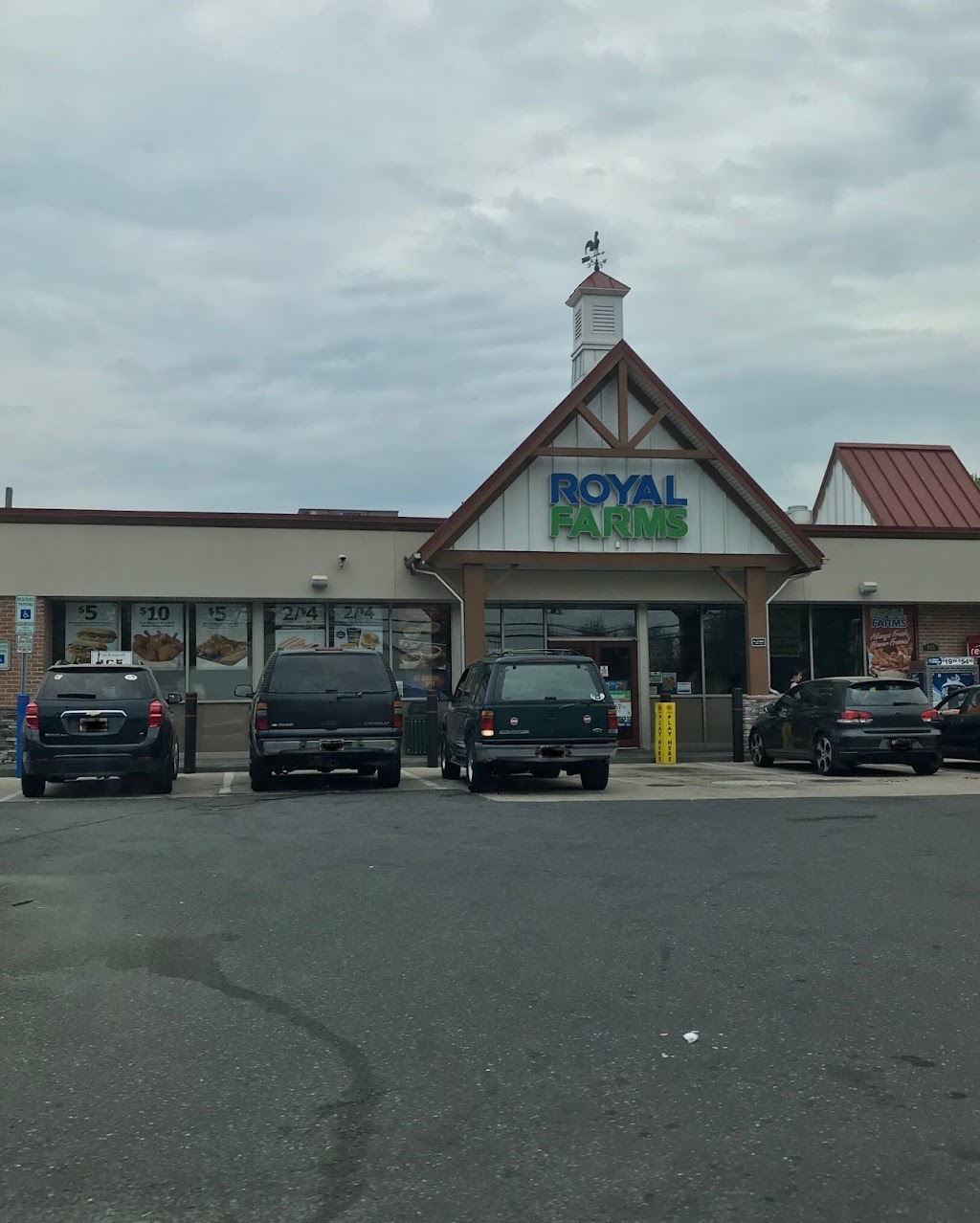 Royal Farms | meal takeaway | 405 S Juniata St, Havre De Grace, MD 21078, USA | 4109422012 OR +1 410-942-2012
