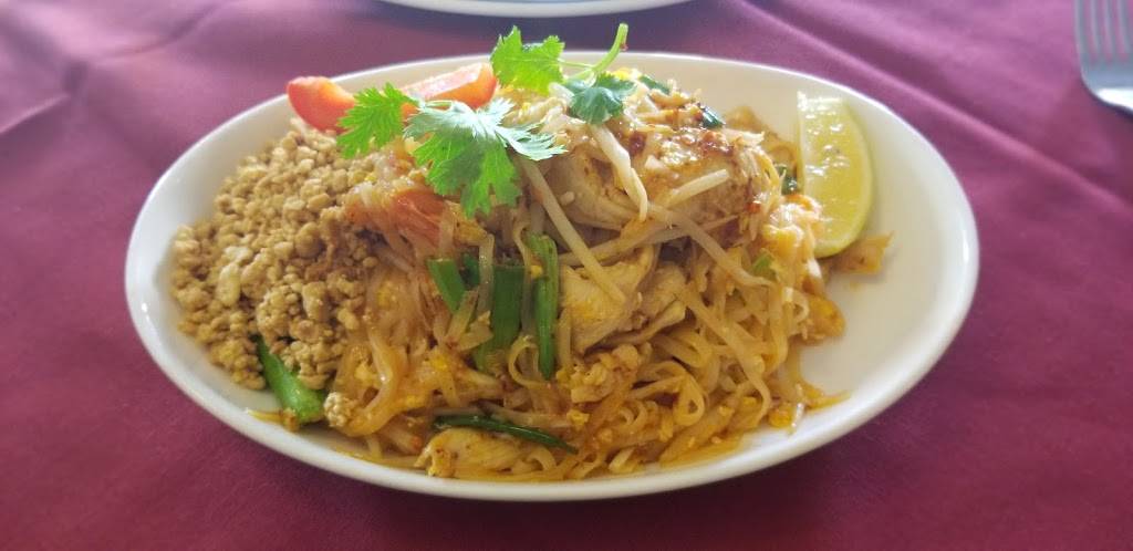 Sorn Thai Restaurant | restaurant | 2550 Yonge St, Toronto, ON M4P 2J2, Canada | 4163223563 OR +1 416-322-3563