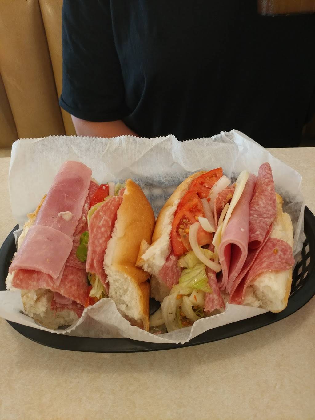 Howards Hoagies Restaurant | restaurant | 2011 McCartney Ave, Ypsilanti, MI 48198, USA | 7344841707 OR +1 734-484-1707