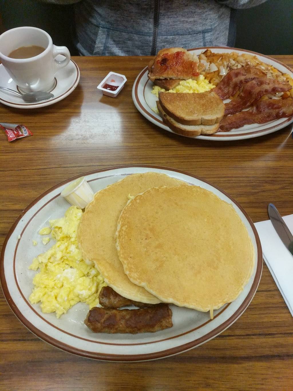 Toms Restaurant | restaurant | 740 East Ridge Road, Rochester, NY 14621, USA | 5853421100 OR +1 585-342-1100