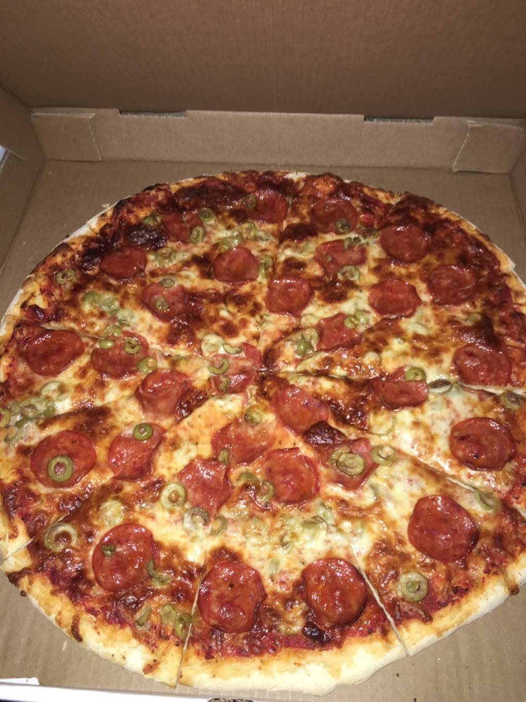 Alfredos Place | restaurant | 931 Fennell Ave E, Hamilton, ON L8V 1W9, Canada | 9053833555 OR +1 905-383-3555