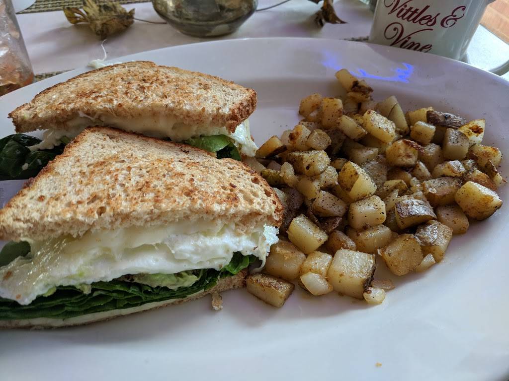 Vittles & Vine | restaurant | S42W31428 WI-83, Waukesha, WI 53189, USA | 2629689463 OR +1 262-968-9463