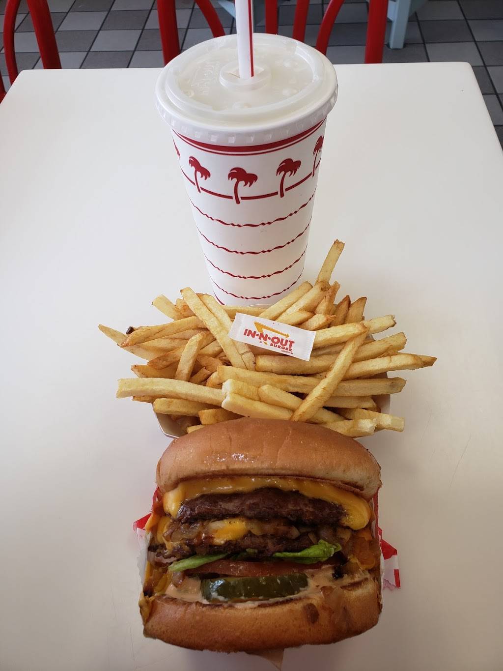 In-N-Out Burger | restaurant | 30296 Haun Rd, Menifee, CA 92584, USA | 8007861000 OR +1 800-786-1000