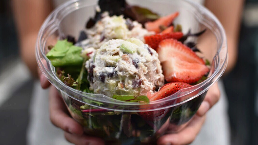 Vinaigrette Salad Kitchen | restaurant | 2200 War Admiral Way Suite 195, Lexington, KY 40509, USA | 8599359045 OR +1 859-935-9045