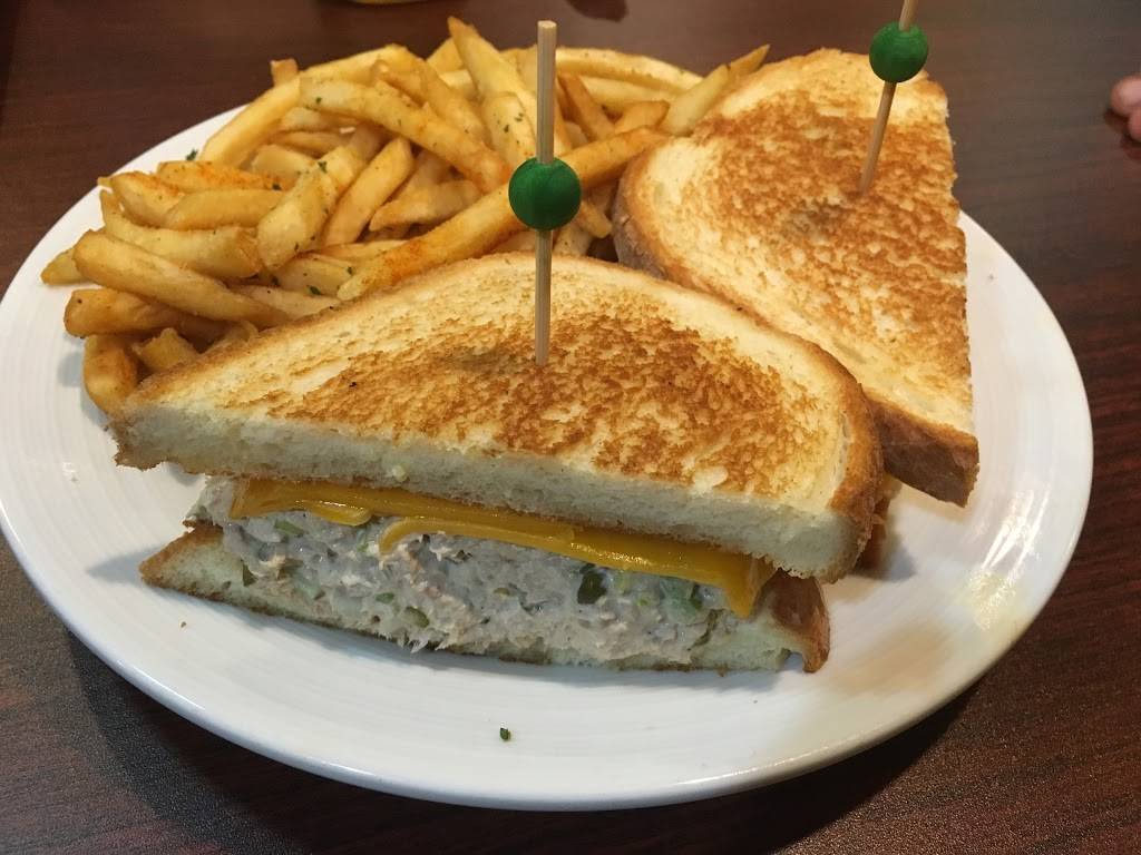 The Leesburg Diner | restaurant | 9 S King St, Leesburg, VA 20175, USA | 7037771800 OR +1 703-777-1800